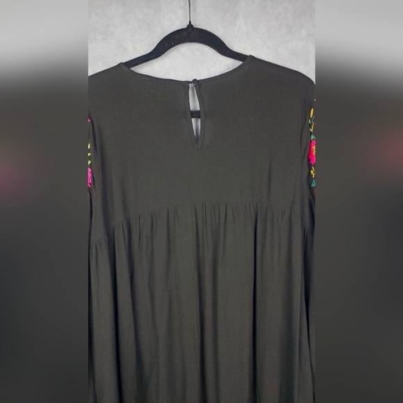 Umgee embroidered Flattering Boho Floral‎ V-Neck Long Bell Sleeve dress sizeM - Picture 9 of 11